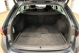 harmaa Skoda Octavia 2021 kuva 29.