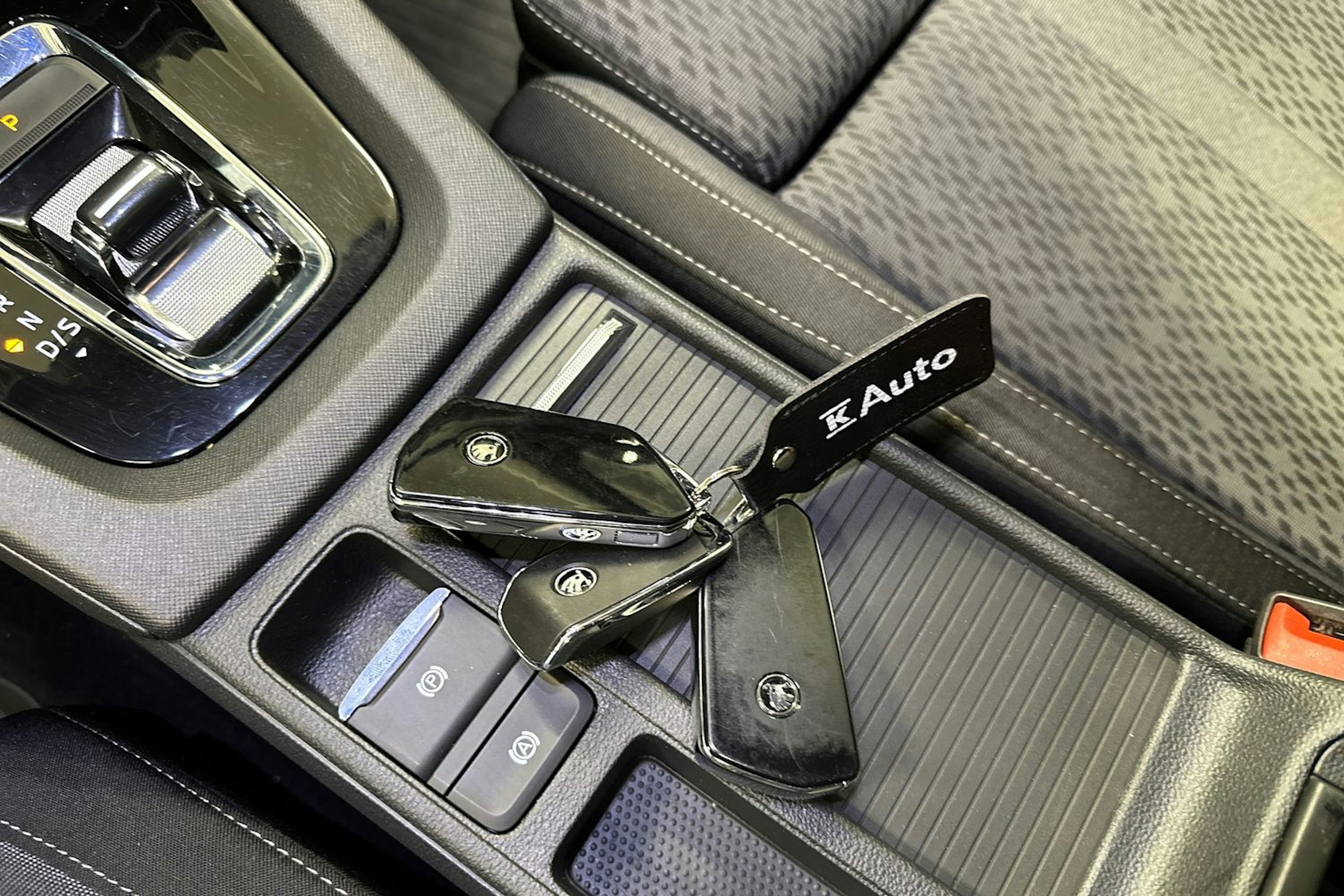 harmaa Skoda Octavia 2021 kuva 33.