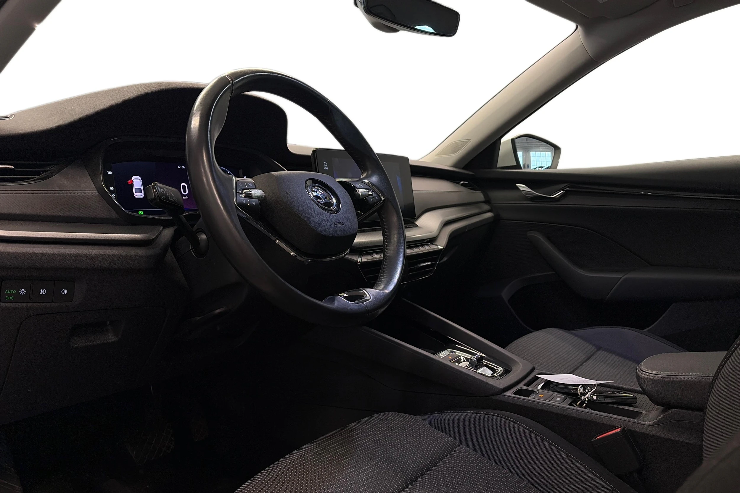 valkoinen Skoda Octavia 2021 kuva 3.