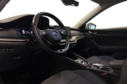 valkoinen Skoda Octavia 2021 kuva 3.