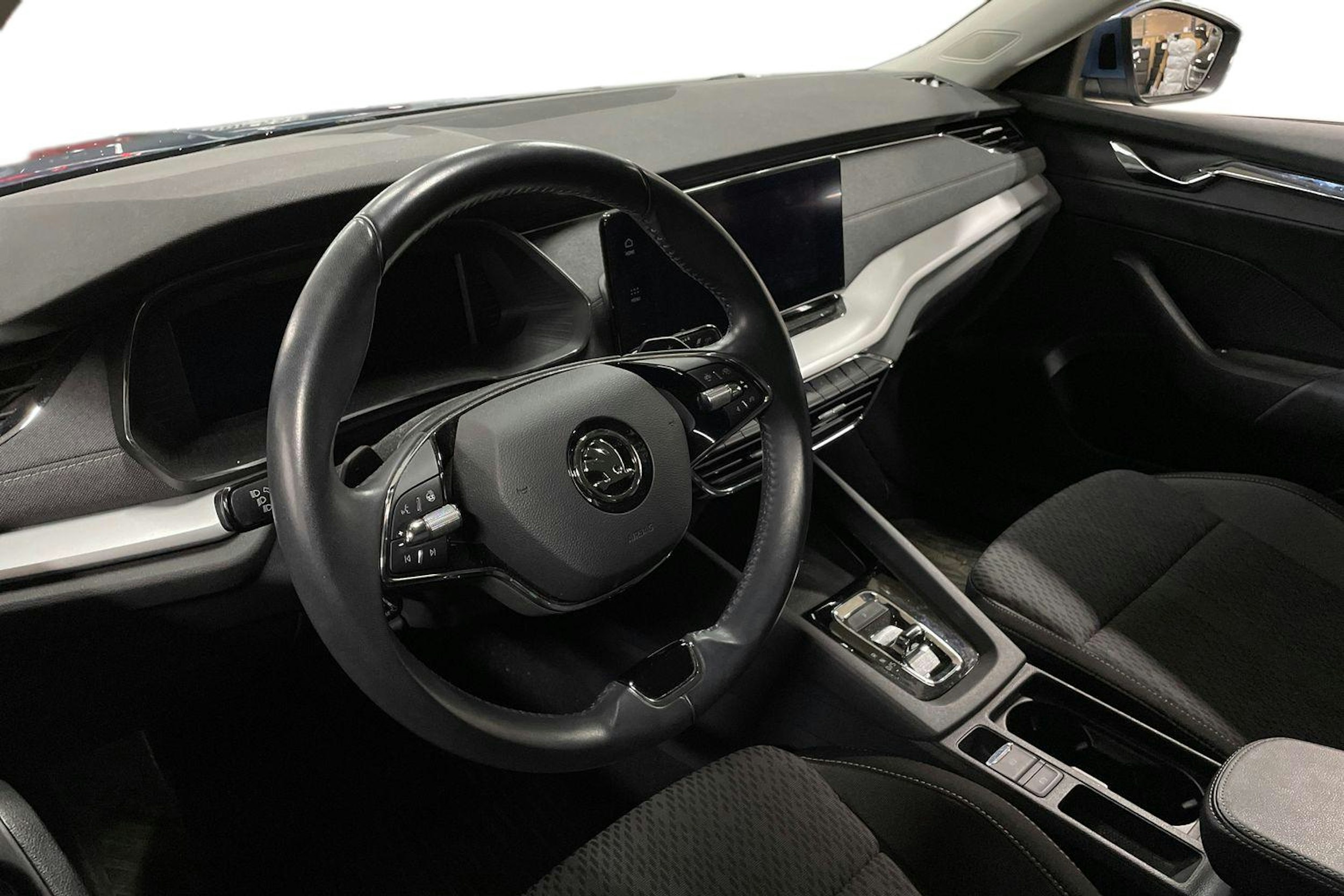 sininen Skoda Octavia 2021 kuva 7.