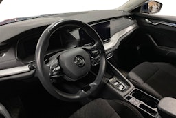 sininen Skoda Octavia 2021 kuva 7.