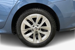 sininen Skoda Octavia 2021 kuva 11.