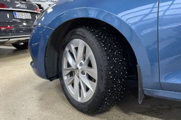 sininen Skoda Octavia 2021 kuva 13.