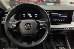 sininen Skoda Octavia 2021 kuva 14.