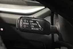 sininen Skoda Octavia 2021 kuva 15.