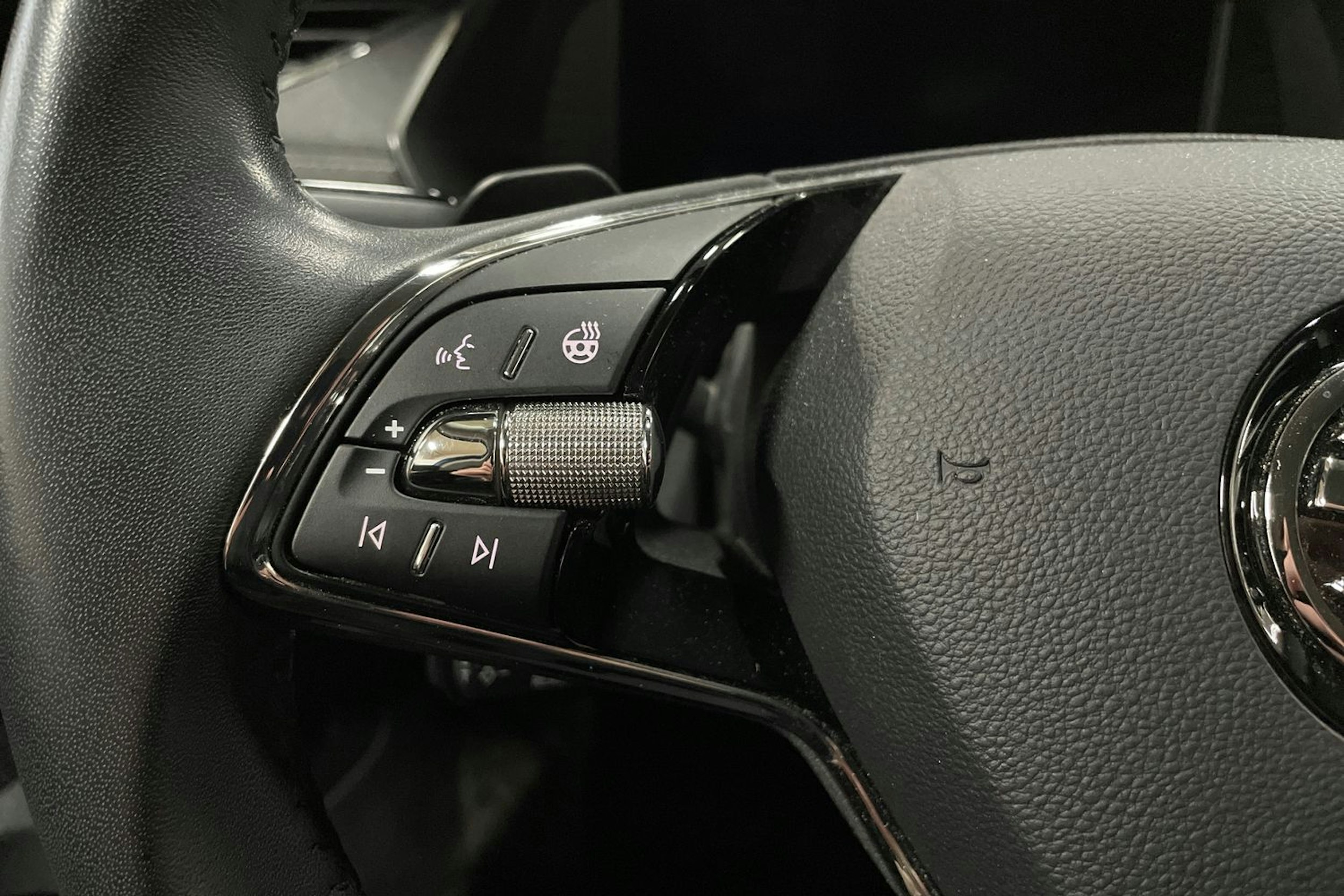 sininen Skoda Octavia 2021 kuva 16.