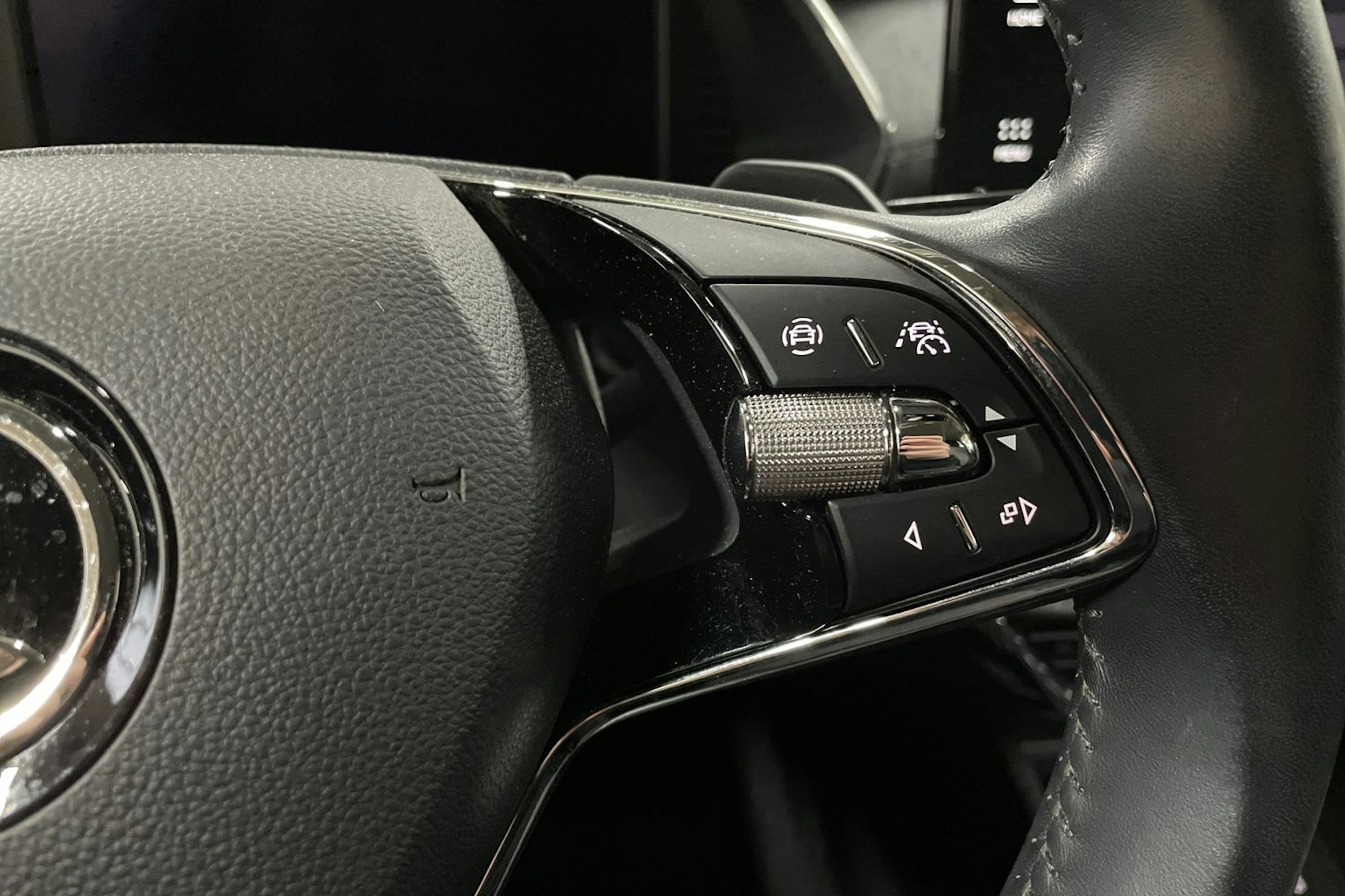 sininen Skoda Octavia 2021 kuva 17.