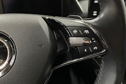 sininen Skoda Octavia 2021 kuva 17.