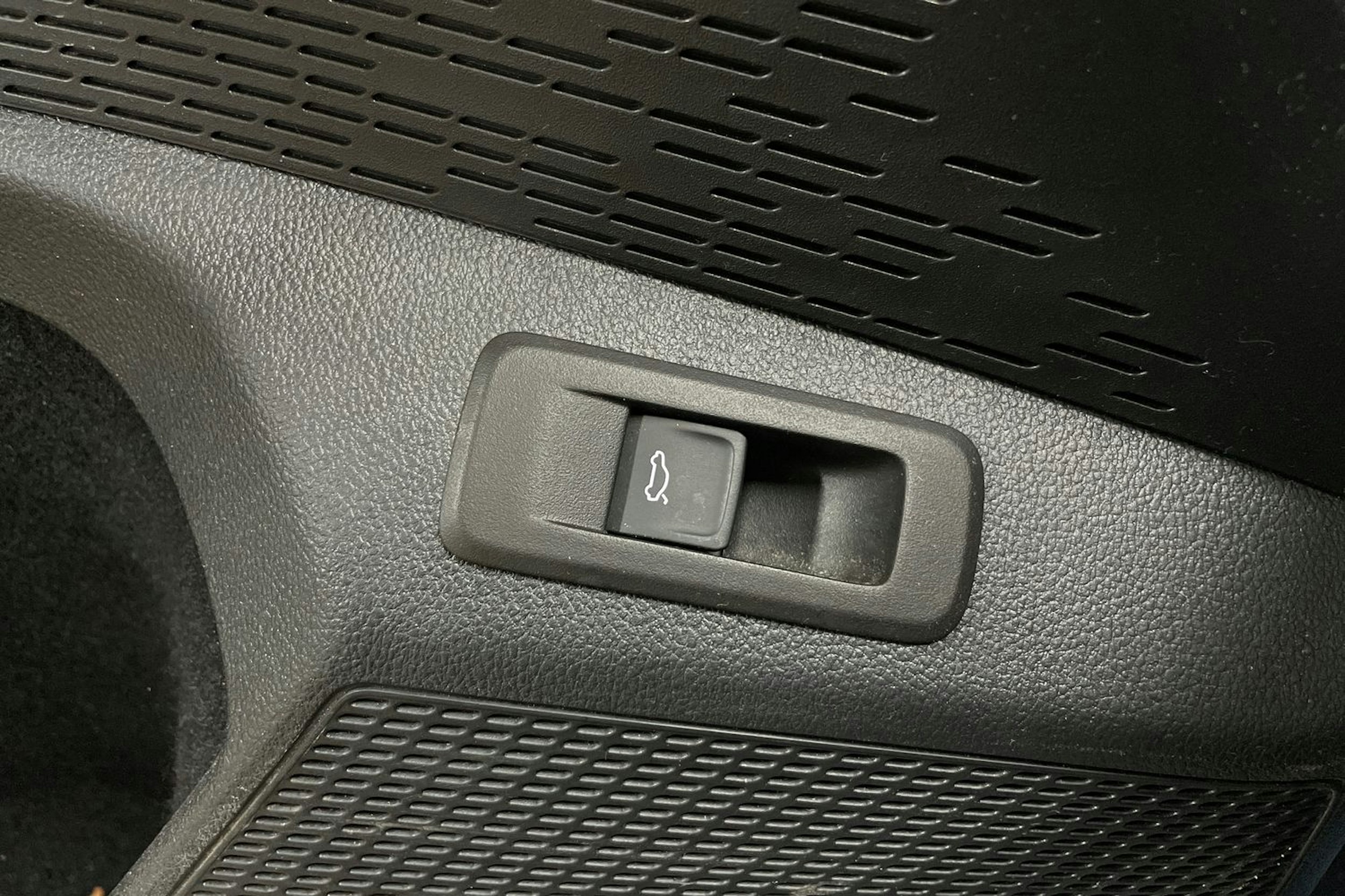 sininen Skoda Octavia 2021 kuva 24.