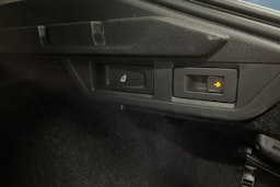 sininen Skoda Octavia 2021 kuva 26.