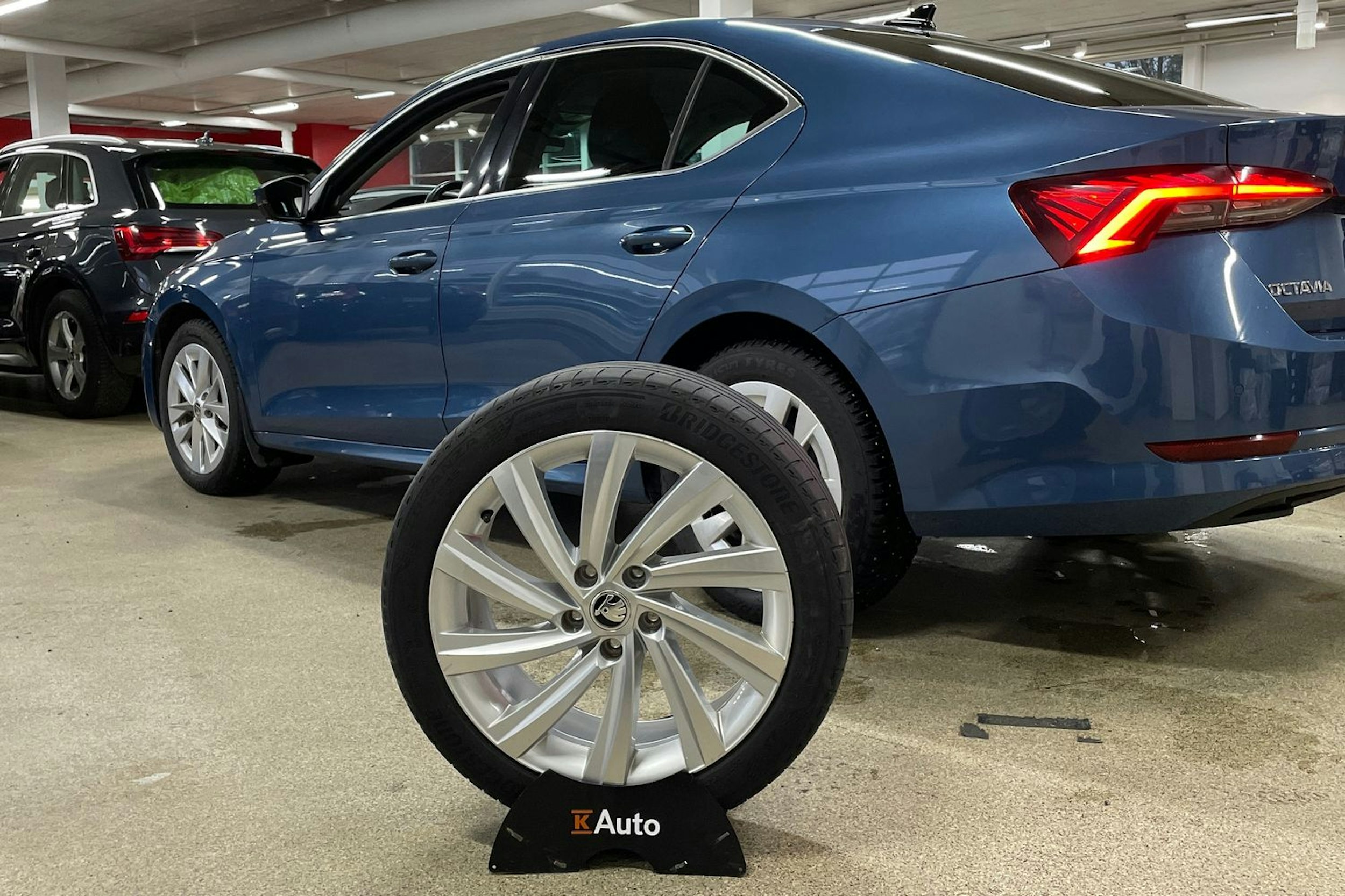 sininen Skoda Octavia 2021 kuva 28.