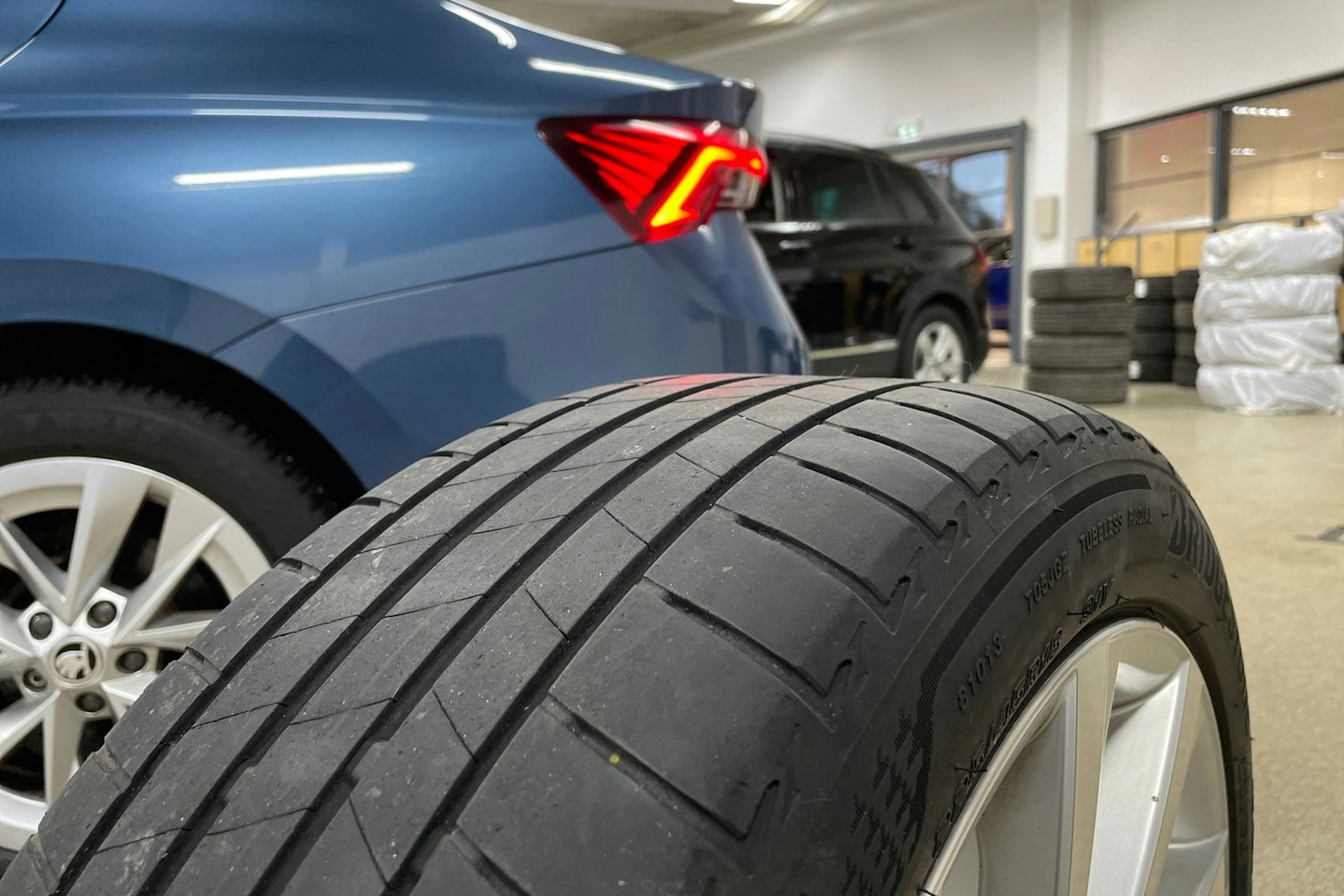 sininen Skoda Octavia 2021 kuva 29.