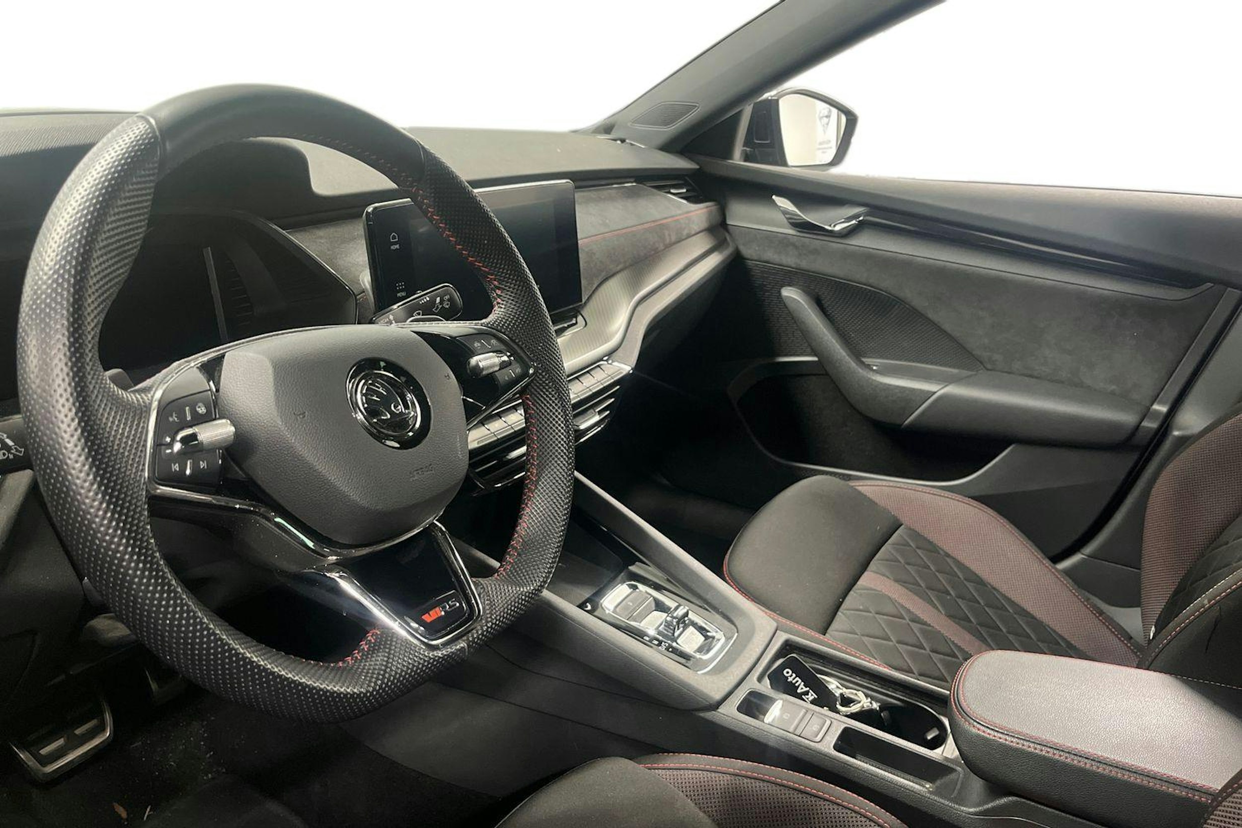 Harmaa Skoda OCTAVIA 2021 kuva 3.