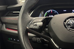 Harmaa Skoda OCTAVIA 2021 kuva 13.