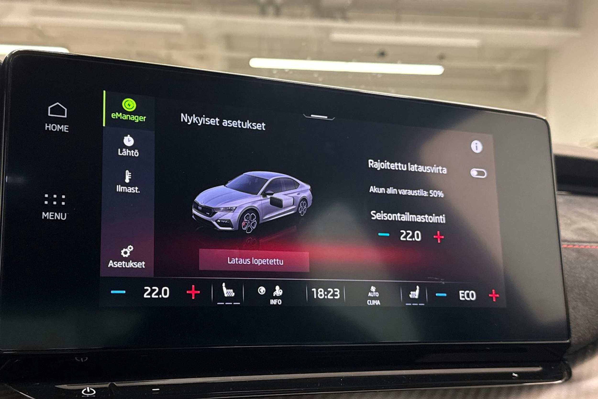 Harmaa Skoda OCTAVIA 2021 kuva 29.