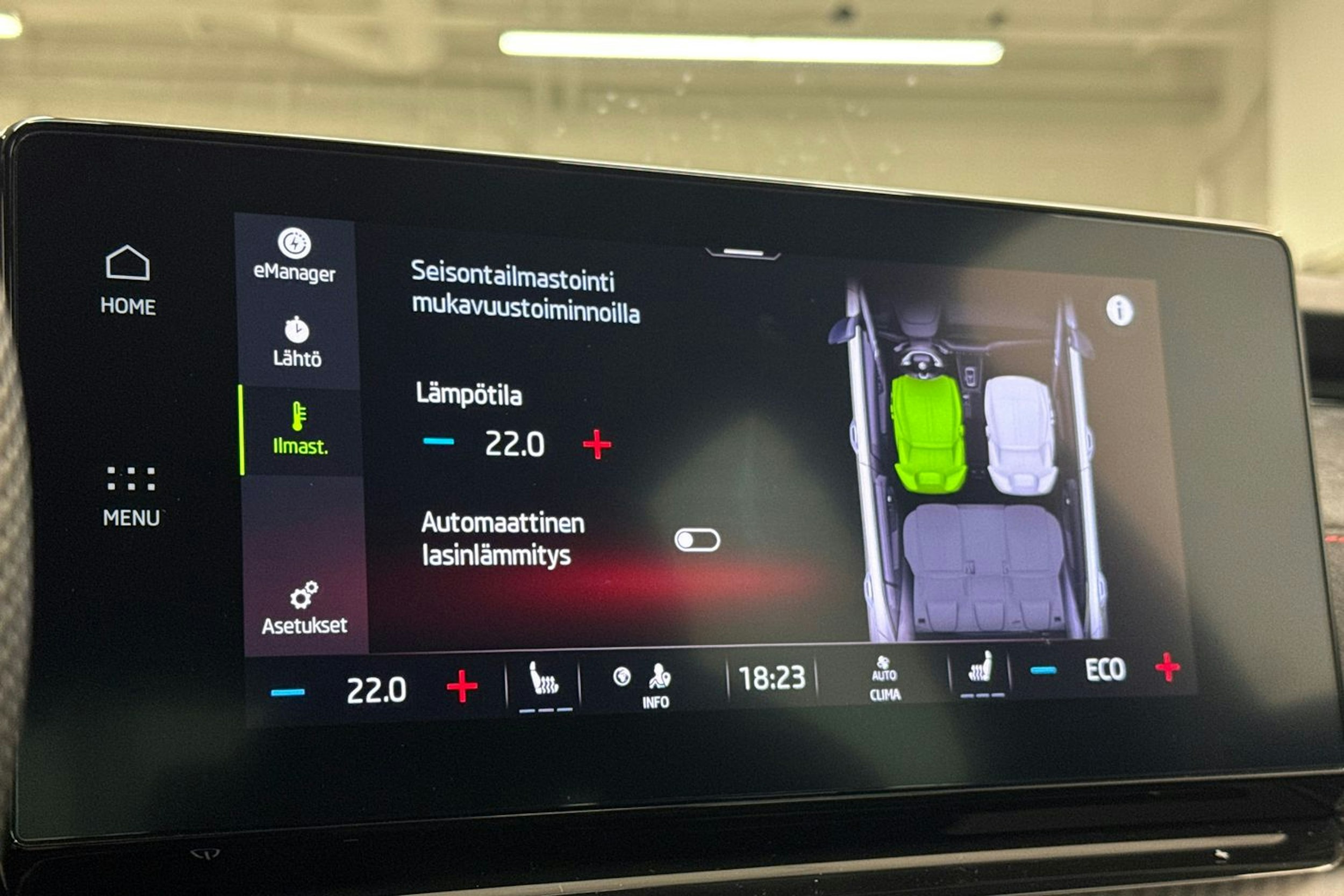 Harmaa Skoda OCTAVIA 2021 kuva 30.
