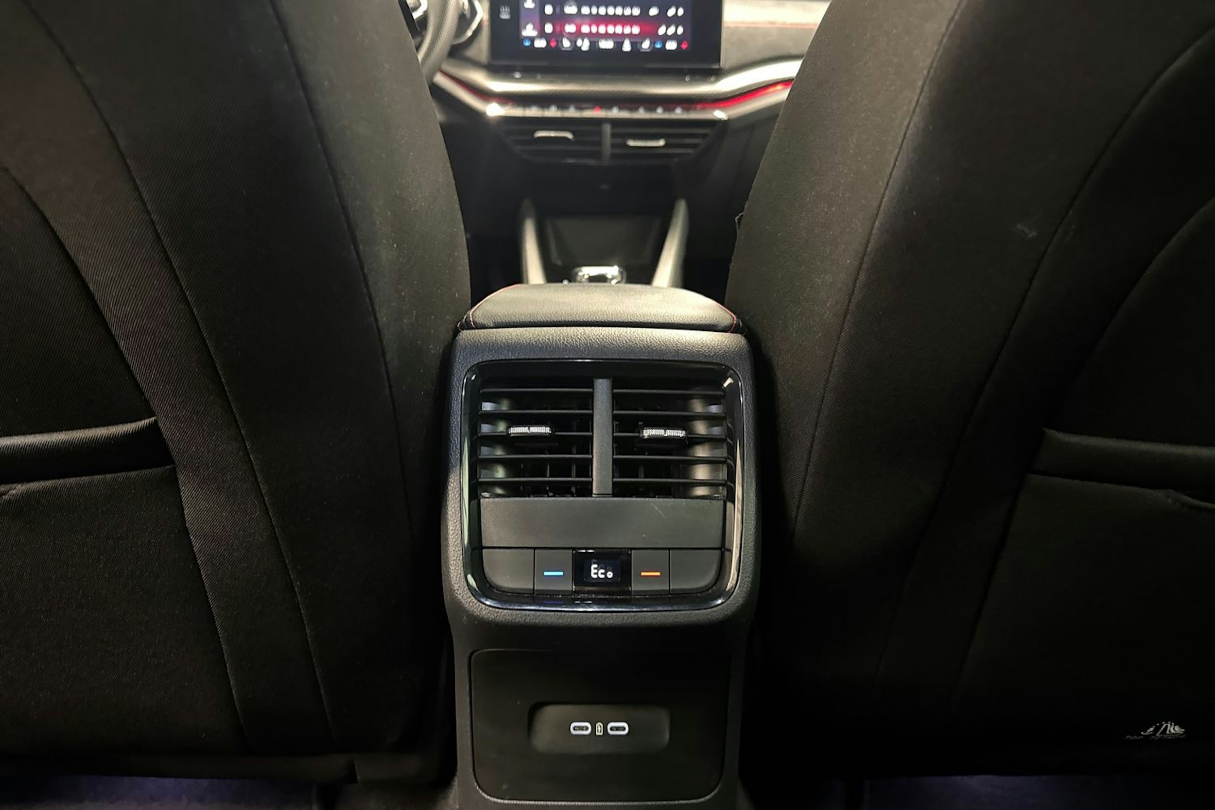 Harmaa Skoda OCTAVIA 2021 kuva 32.