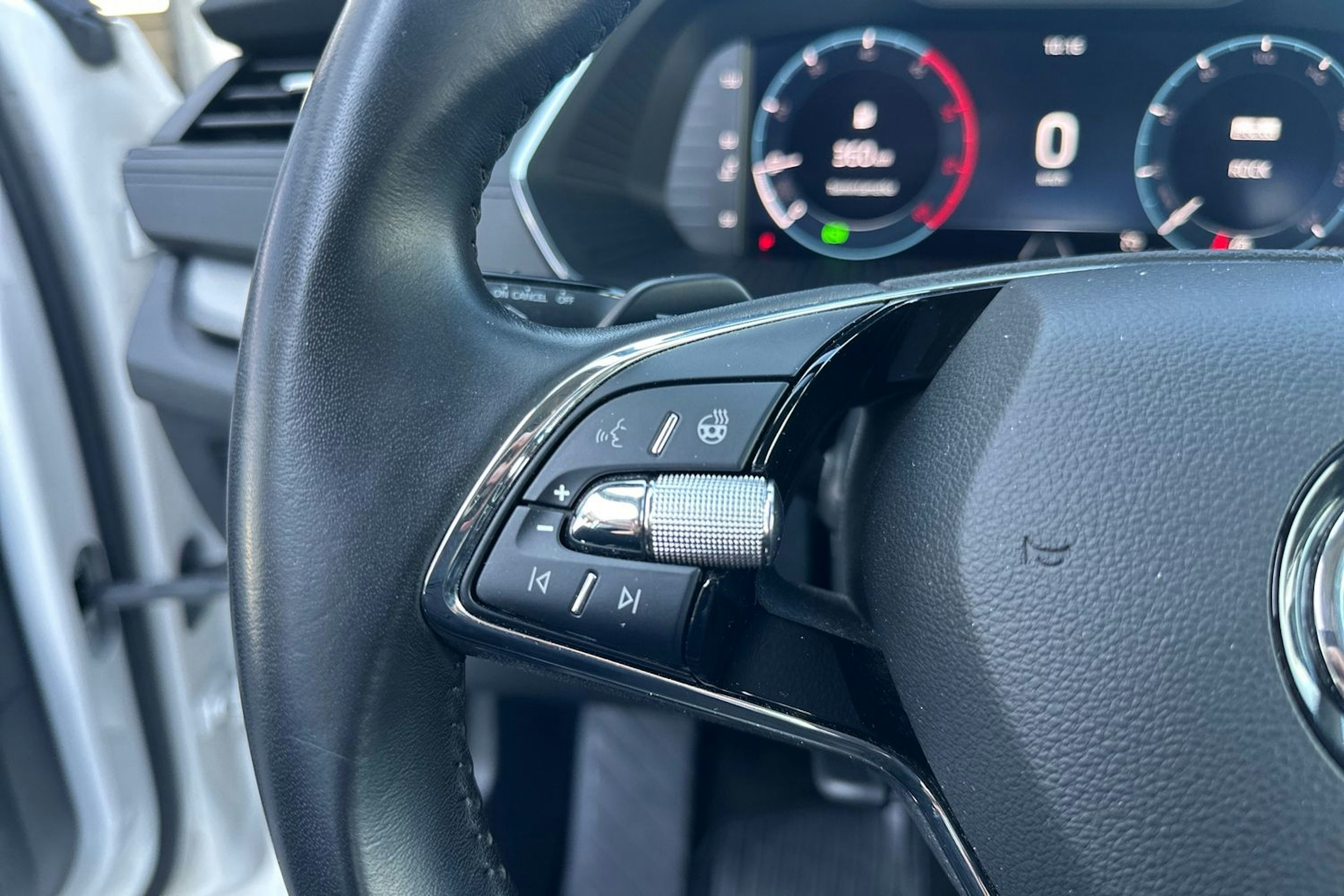 Valkoinen Skoda OCTAVIA 2021 kuva 16.