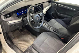 valkoinen Skoda Octavia 2021 kuva 3.