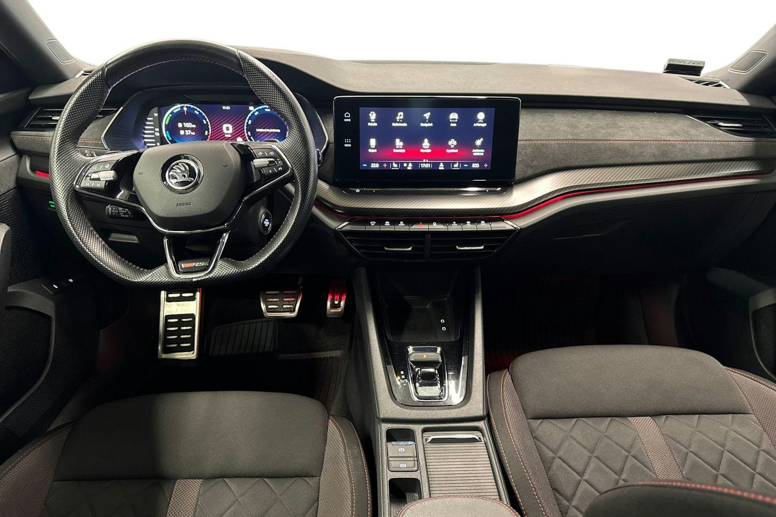 musta Skoda Octavia 2021 kuva 9.