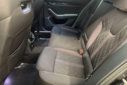 musta Skoda Octavia 2021 kuva 10.