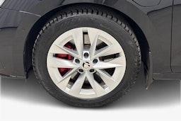 musta Skoda Octavia 2021 kuva 11.