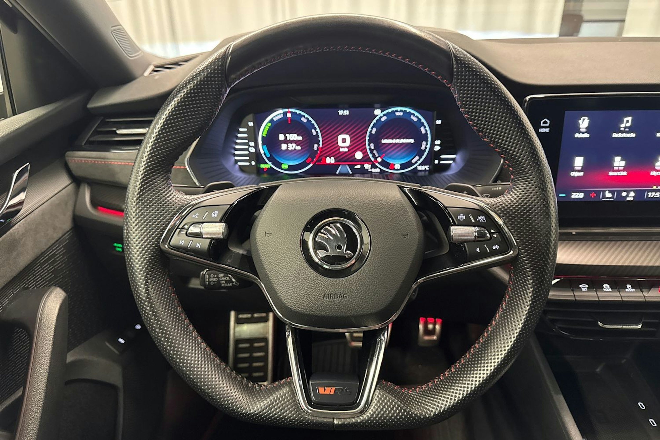 musta Skoda Octavia 2021 kuva 14.