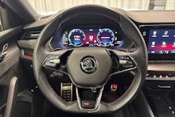 musta Skoda Octavia 2021 kuva 14.