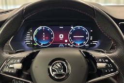 musta Skoda Octavia 2021 kuva 15.