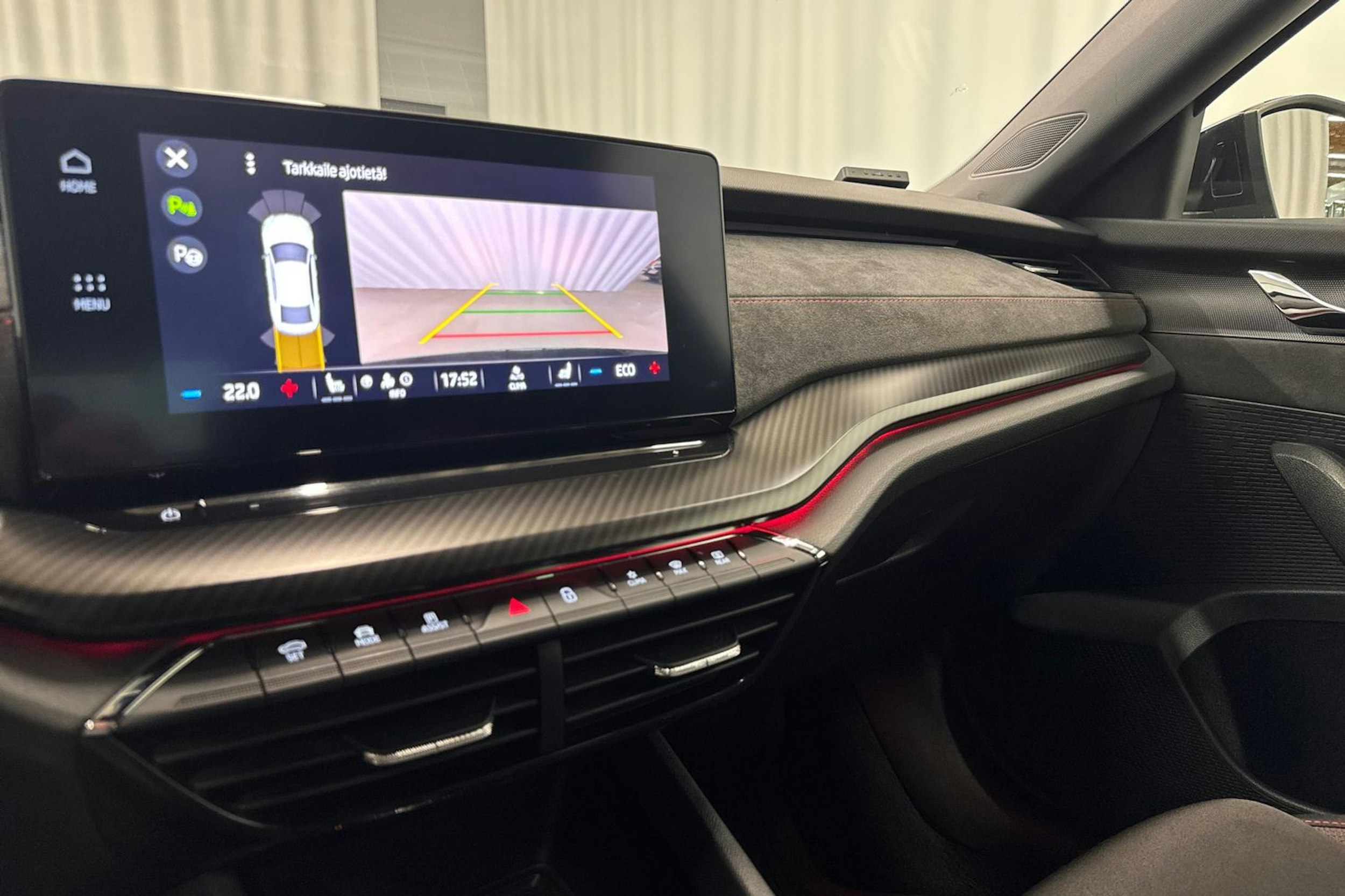 musta Skoda Octavia 2021 kuva 16.