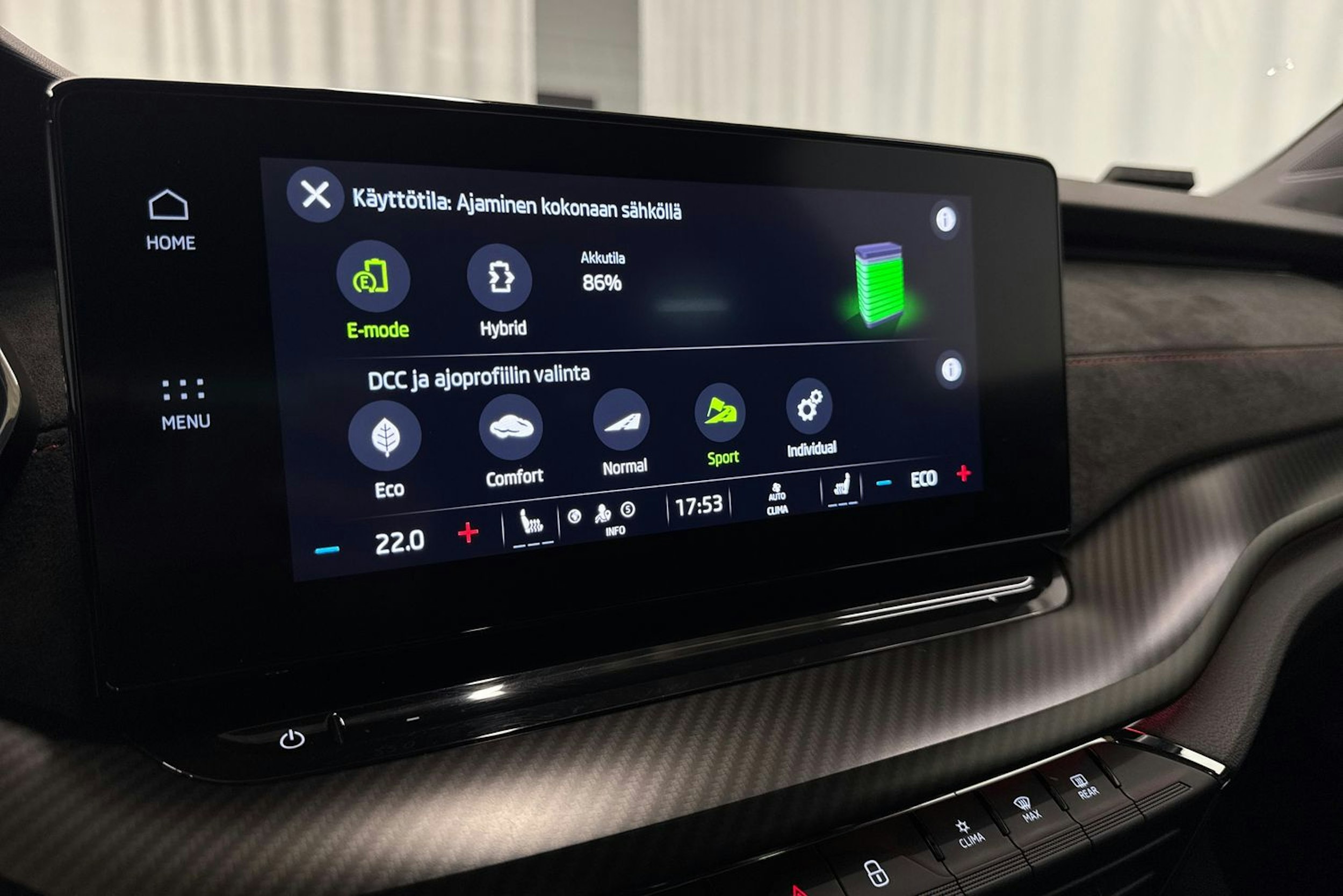 musta Skoda Octavia 2021 kuva 17.