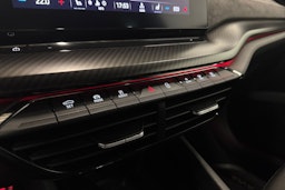 musta Skoda Octavia 2021 kuva 18.