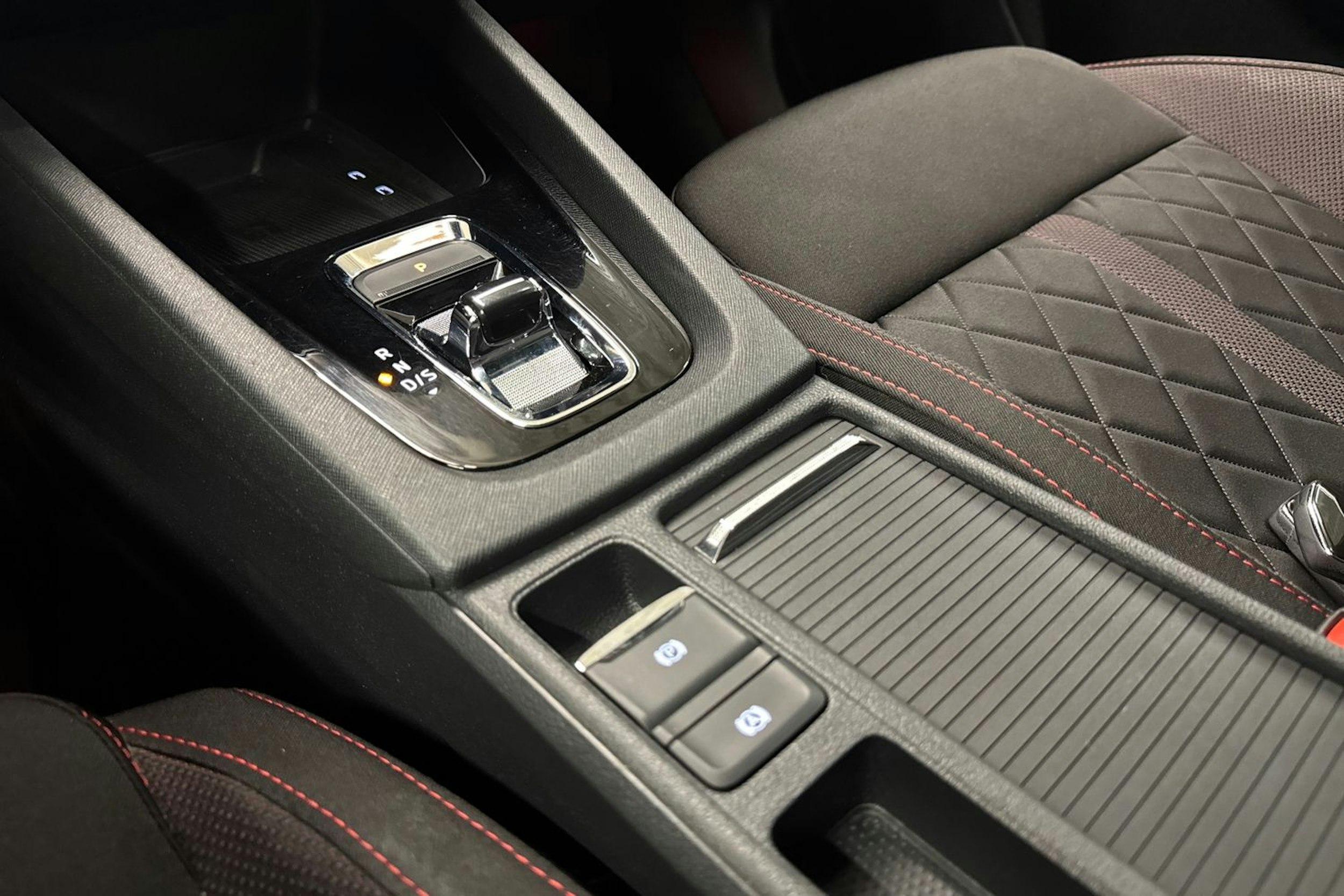 musta Skoda Octavia 2021 kuva 21.