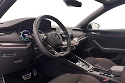 harmaa Skoda Octavia 2021 kuva 7.