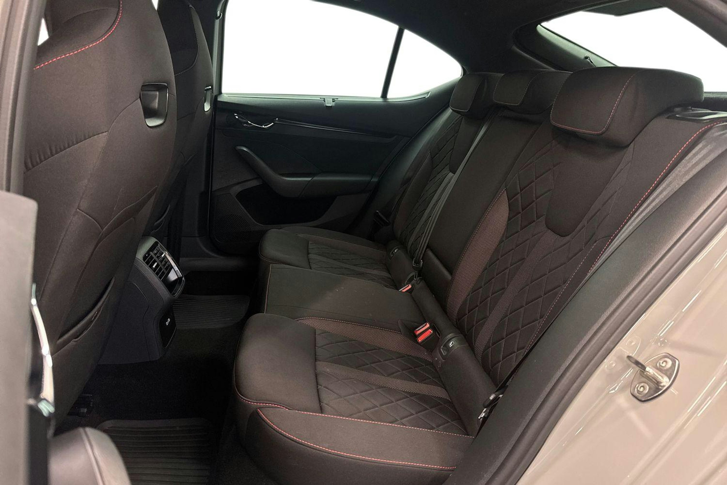 harmaa Skoda Octavia 2021 kuva 10.