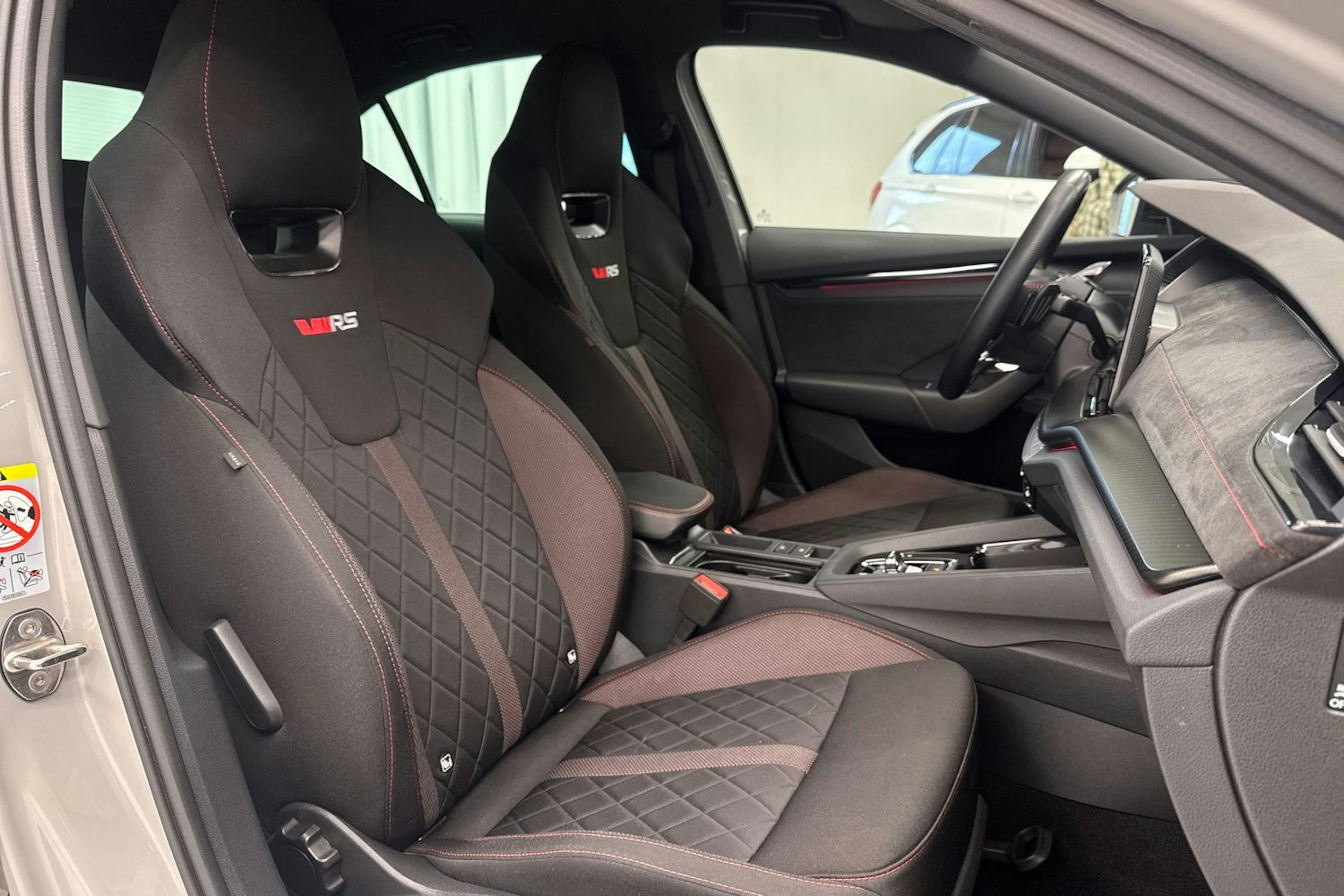 harmaa Skoda Octavia 2021 kuva 13.