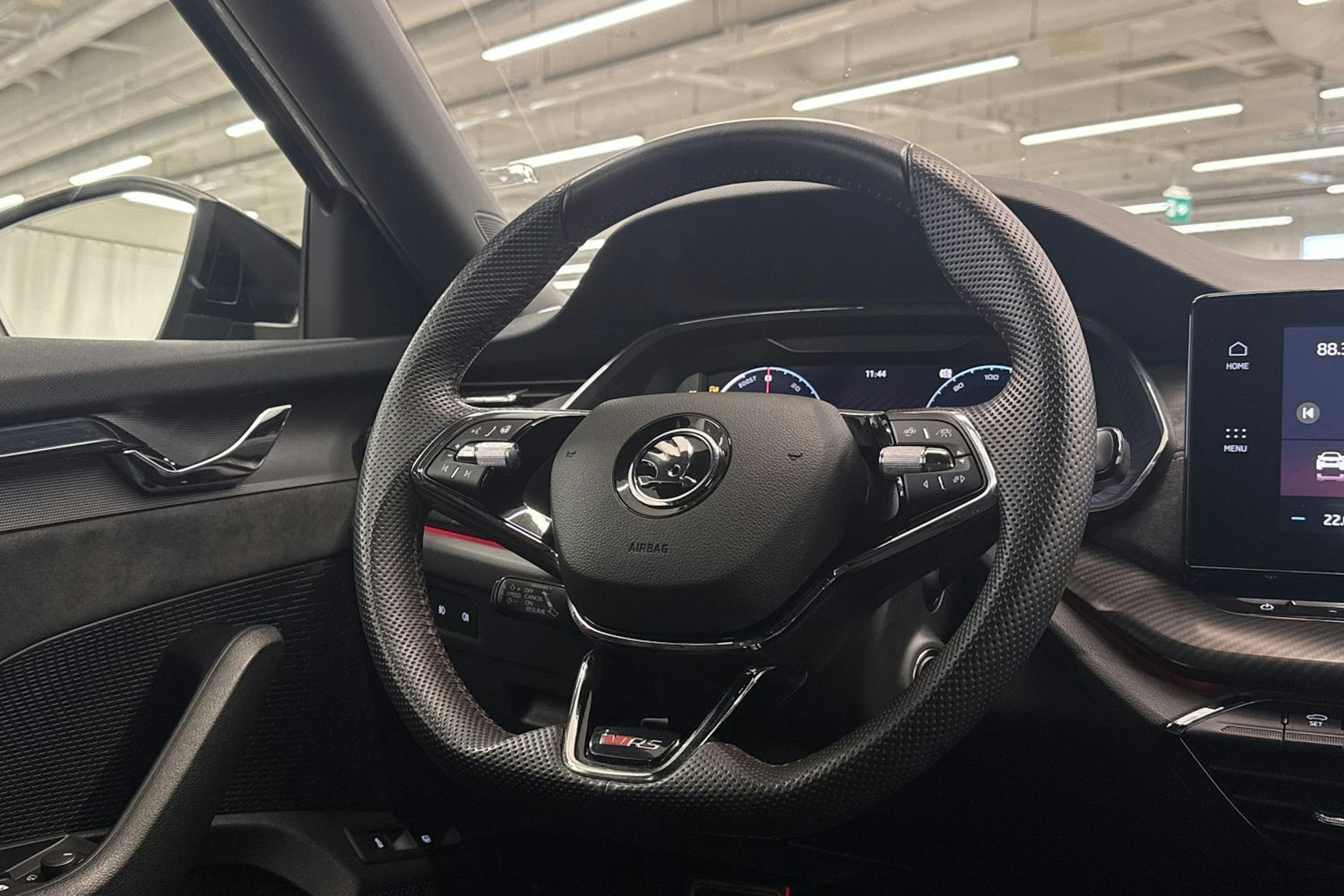 harmaa Skoda Octavia 2021 kuva 14.