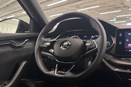 harmaa Skoda Octavia 2021 kuva 14.