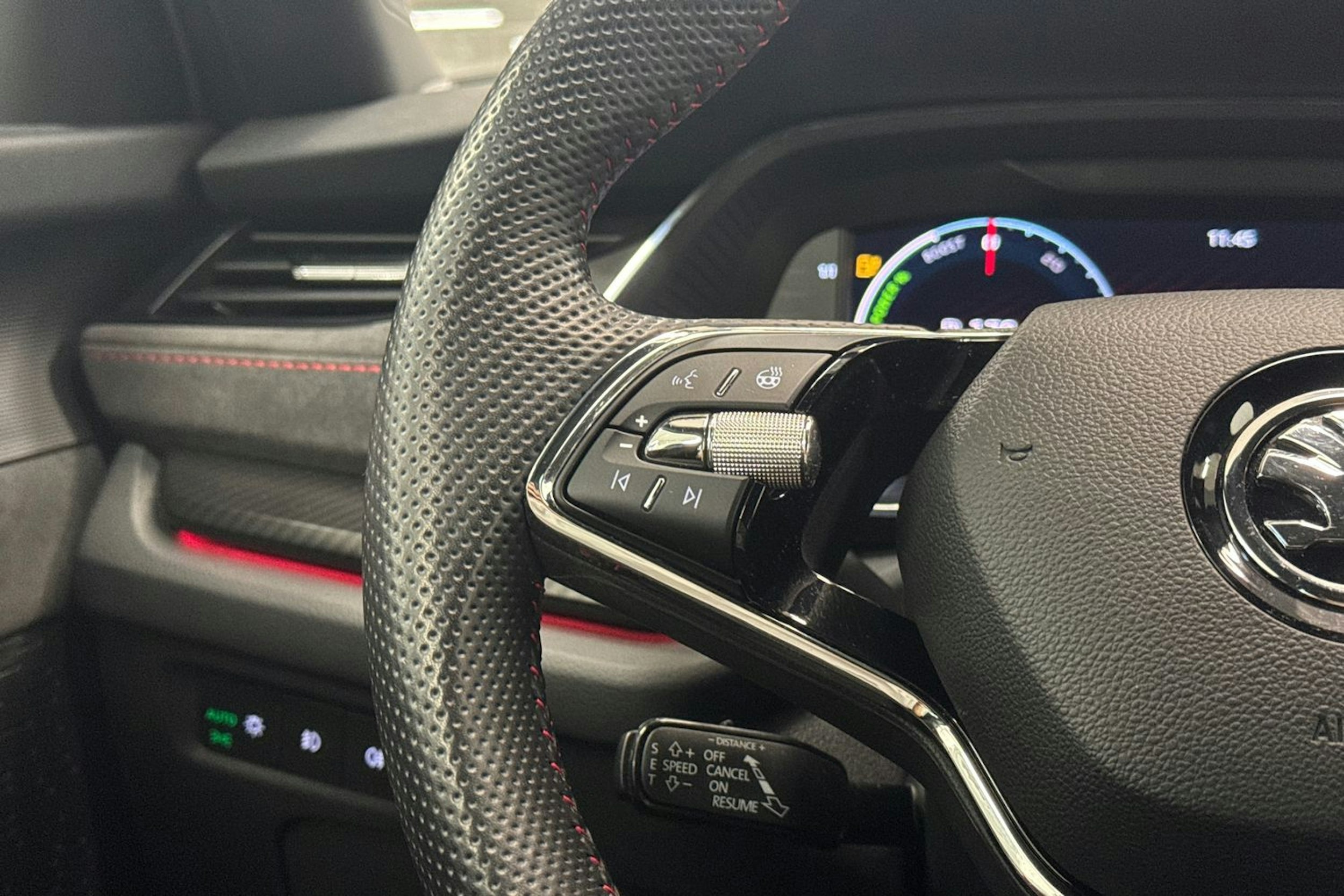 harmaa Skoda Octavia 2021 kuva 15.