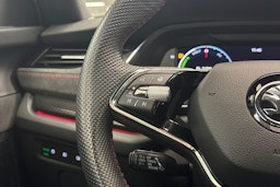 harmaa Skoda Octavia 2021 kuva 15.