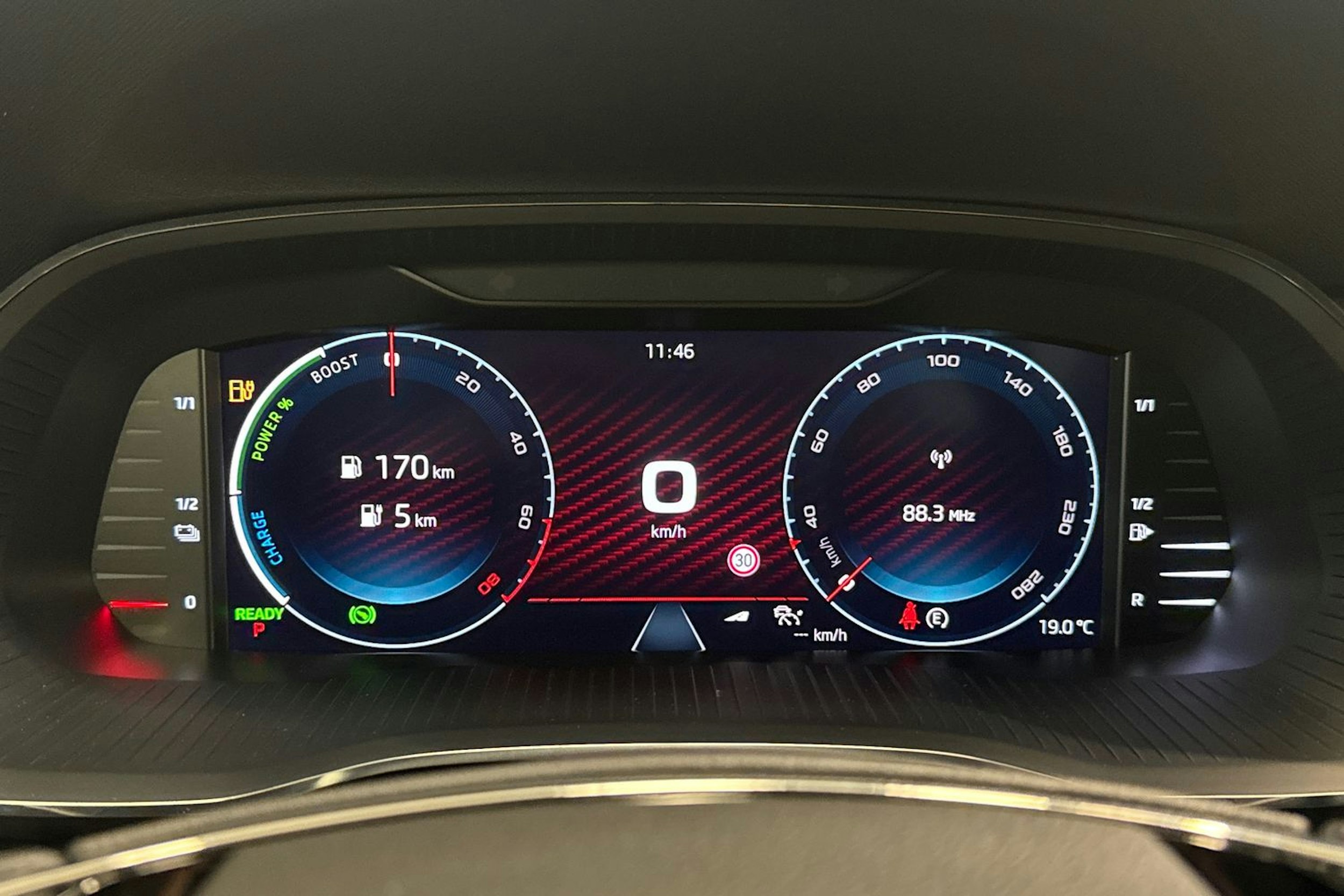 harmaa Skoda Octavia 2021 kuva 18.