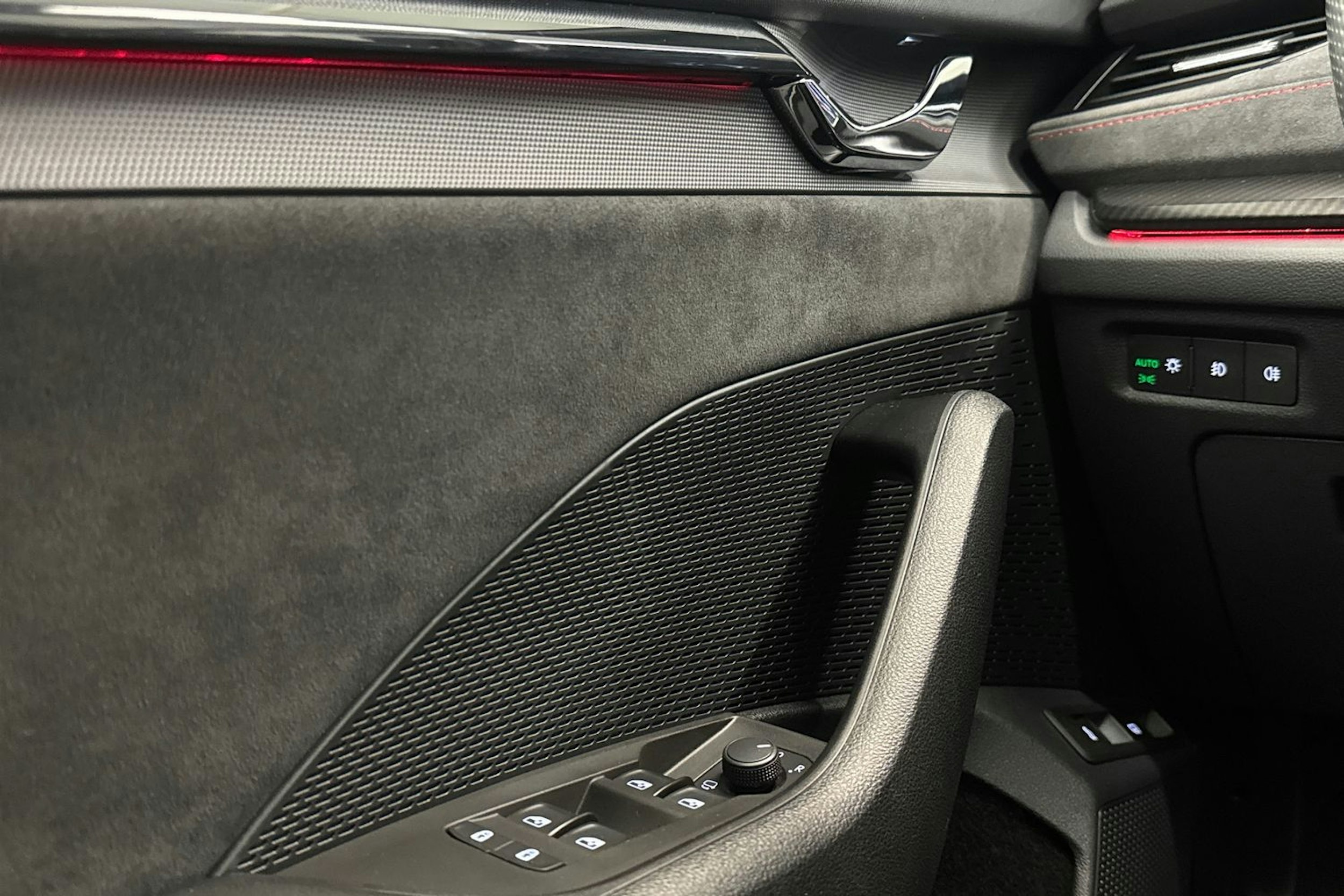 harmaa Skoda Octavia 2021 kuva 19.