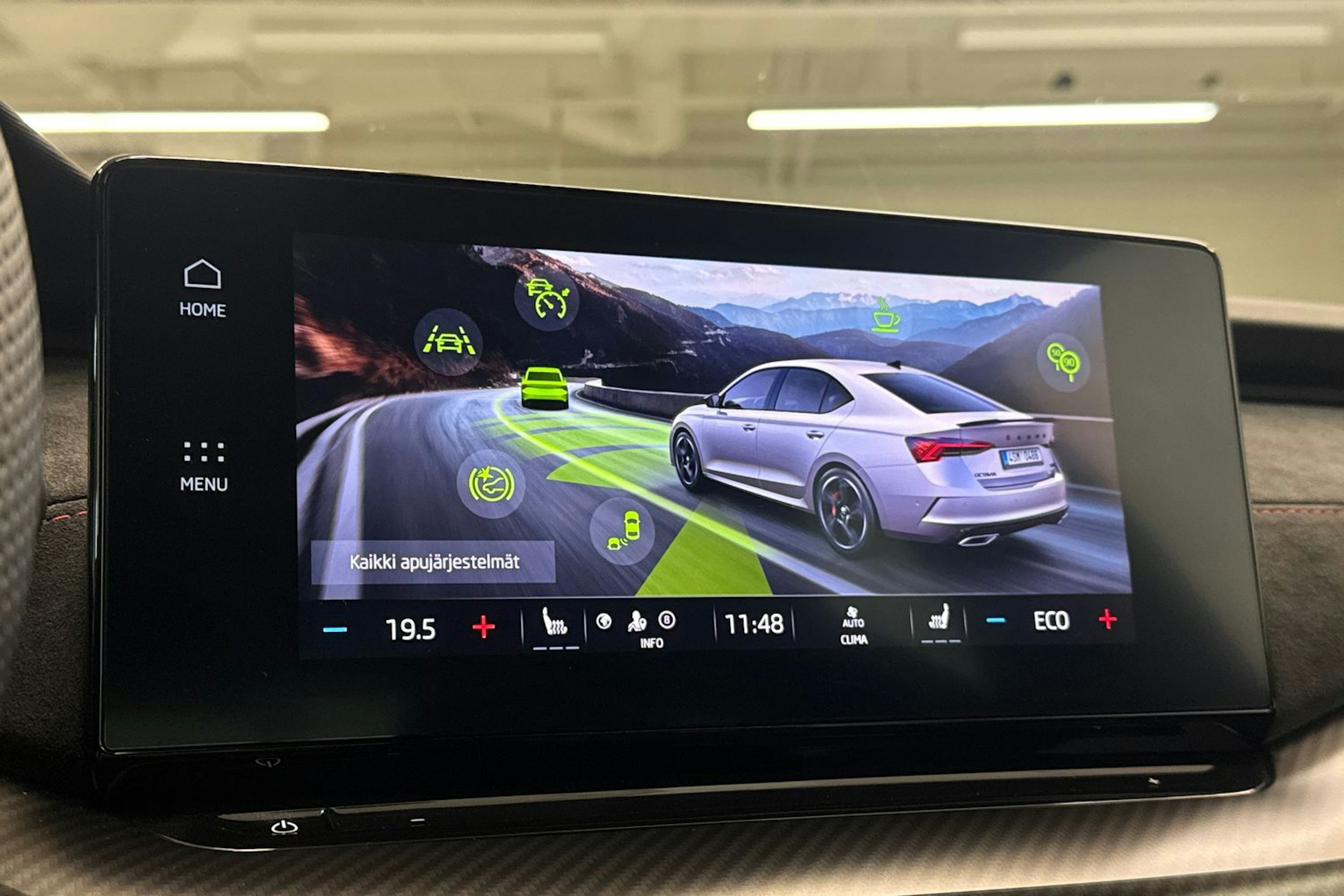 harmaa Skoda Octavia 2021 kuva 30.