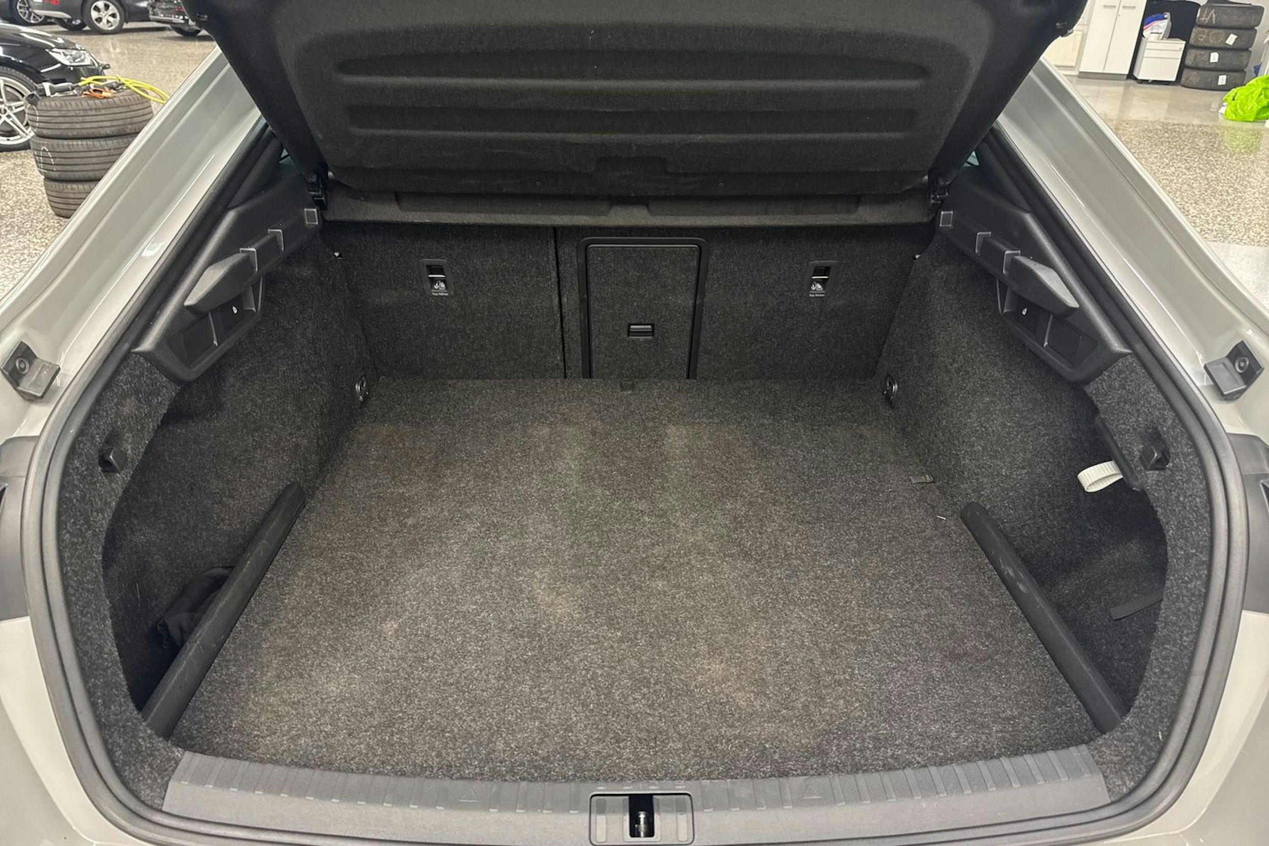 harmaa Skoda Octavia 2021 kuva 38.