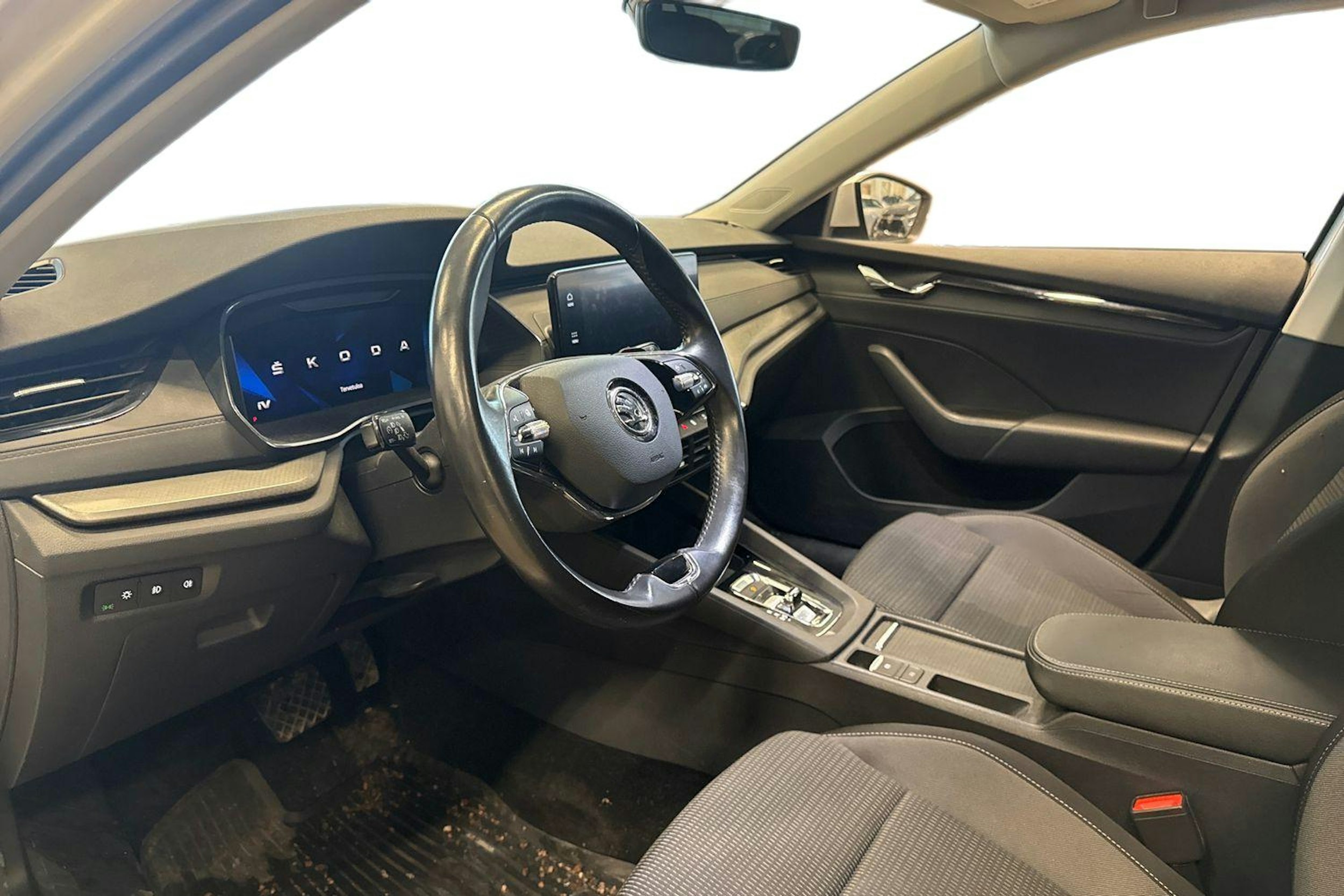 valkoinen Skoda Octavia 2021 kuva 3.