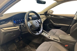 valkoinen Skoda Octavia 2021 kuva 3.