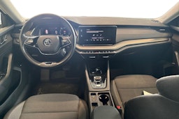 valkoinen Skoda Octavia 2021 kuva 9.