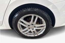 valkoinen Skoda Octavia 2021 kuva 11.