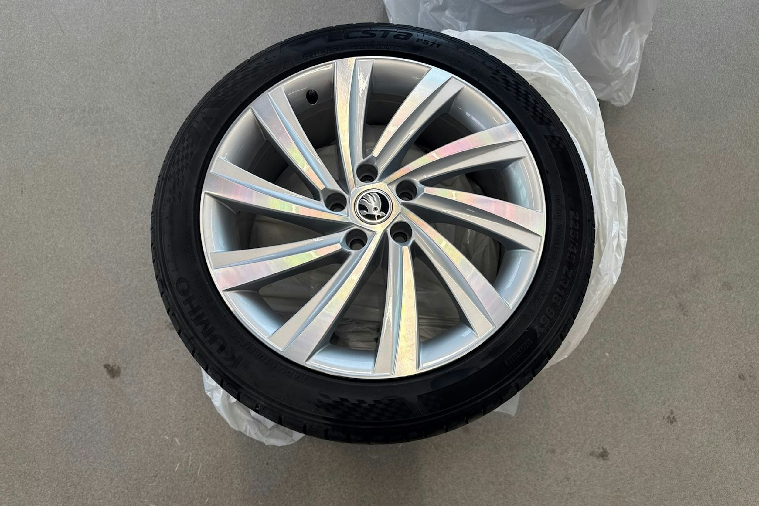 valkoinen Skoda Octavia 2021 kuva 13.